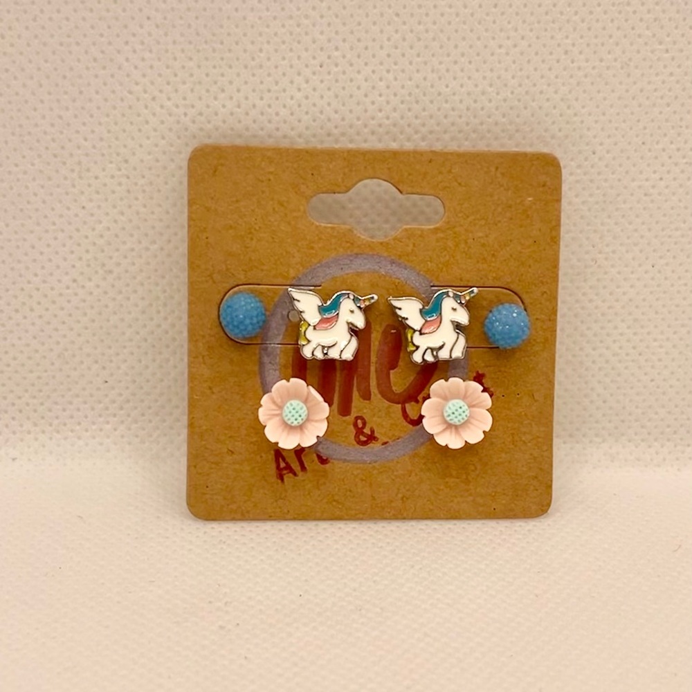 Unicorn, flower and dot